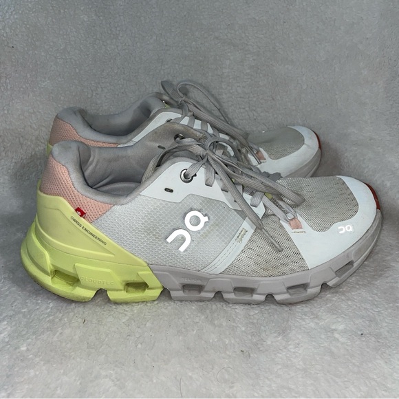 On Cloud Cloudflyer 4 Training, White and Lime Sneakers, Size 7.5 - Picture 4 of 9